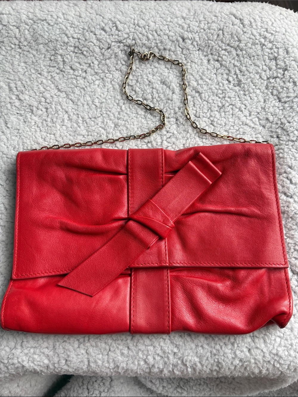 Beautiful Red Furla Bow
Clutch w/removable gold chain calfskin leather VTG - Picture 2 of 15